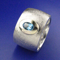 sim Schmuck Ring mit 18kt Gold und blauem Topas, oval, Silber