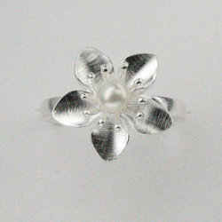 Bloomy Ring mit weißer Perle, 15mm, Sonderanfertigung