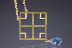 Lindenau Design Kette Quadrat mit blauem Topas-Tropfen, Silber vergoldet