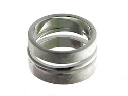 Manuela Carl Ring breit mit Welle, Silber