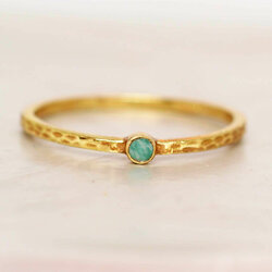 ring mit mini amazonit stein in gold von muja juma © muja juma