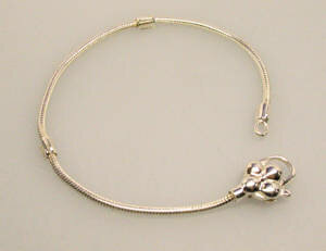 Silberarmband Blumenverschluß,