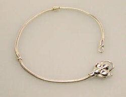 Silberarmband Blumenverschluß, 