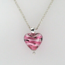 Edles rosafarbenes Muranoglas-Herz mit Silberkette