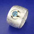 sim Schmuck Ring mit 18kt Gold und blauem Topas, rund, Silber